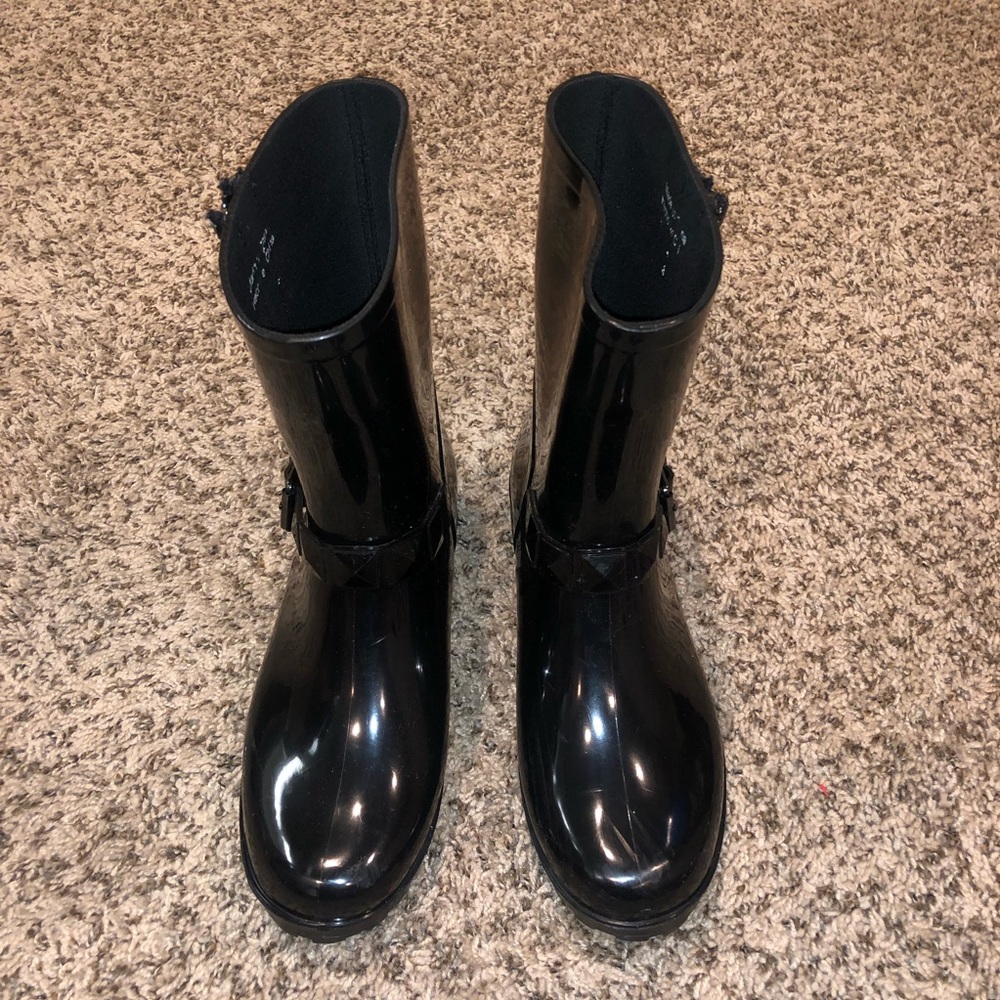 🛑 SOLD! Black Rain Boots
